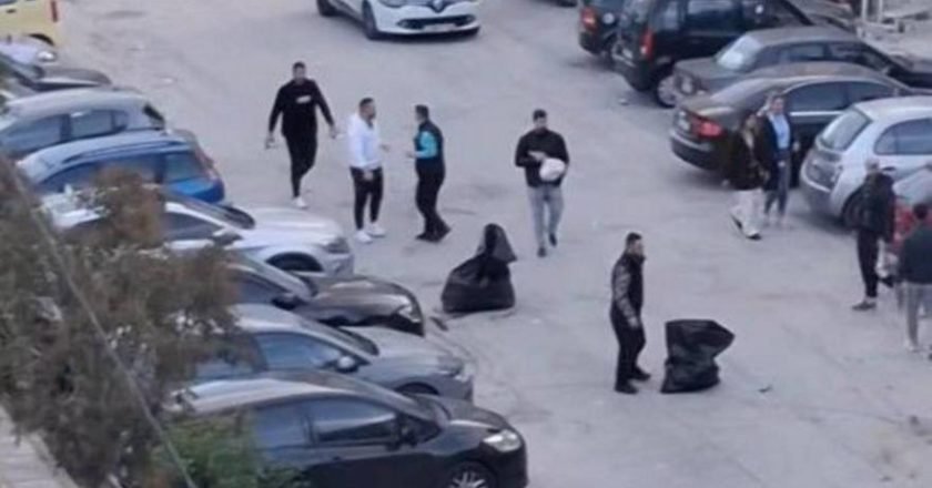 Οπαδοί του ΠΑΟΚ καθάρισαν τους δρόμους στις Σέρρες μετά την πορεία τους προς το γήπεδο