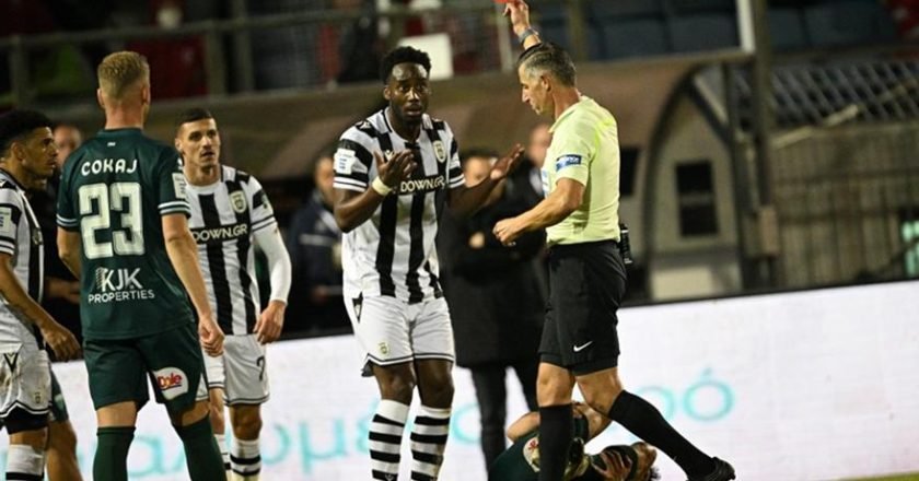 Ένταση ξέσπασε μετά το Λεβαδειακός-ΠΑΟΚ, με τον Χρήστο Καρυπίδη να διαμαρτύρεται έντονα στον Τάσο Σιδηρόπουλο