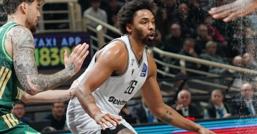 Σε ένα ντέρμπι στο κατάμεστο Παλατάκι με την ατμόσφαιρα να βράζει, ο ΠΑΟΚ γύρισε από το -21, πάλεψε ως το τέλος, αλλά ηττήθηκε 69-74 από τον Παναθηναϊκό