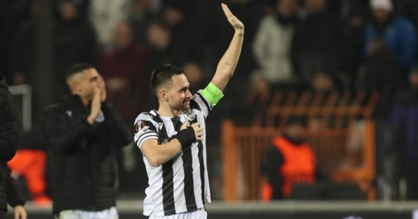 Ως σωστός αρχηγός ο Αντρίγία Ζίβκοβιτς με μία παθιασμένη ομιλία έδωσε το σύνθημα στα αποδυτήρια