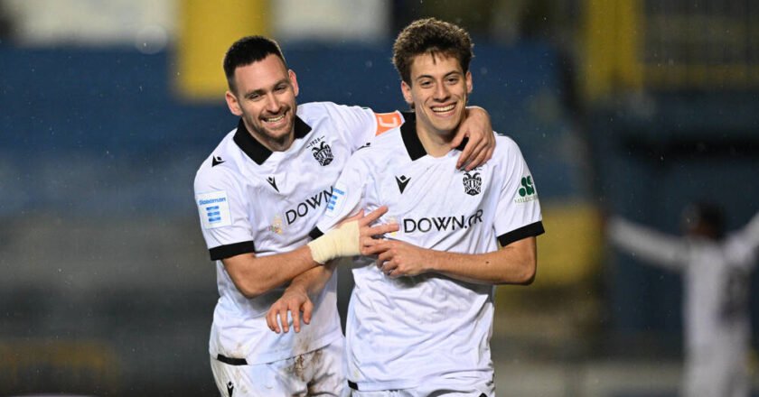 Με τον Γιάννη Κωνσταντέλια να προσφέρει ένα απολαυστικό σόου στο Αγρίνιο, ο ΠΑΟΚ ξεκίνησε με το… δεξί στη Super League για το 2026