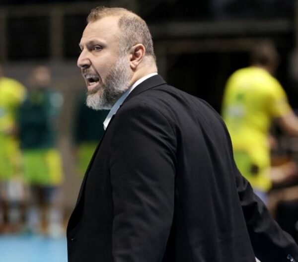 Στην ανατροπή του ΠΑΟΚ και στη διαιτησία στην αρχή της αναμέτρησης στάθηκε ο Βαλάντης Μαμάης