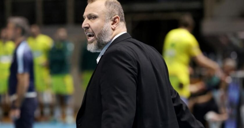 Στην ανατροπή του ΠΑΟΚ και στη διαιτησία στην αρχή της αναμέτρησης στάθηκε ο Βαλάντης Μαμάης