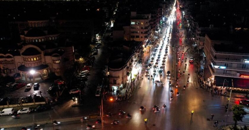 Τούμπα – Μαζική παρουσία κόσμου για τα επτά «αετόπουλα»