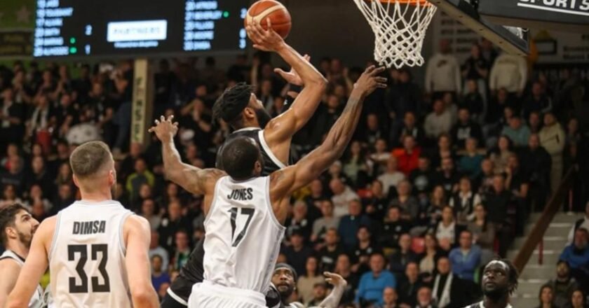 Με «καταιγισμό» στην τέταρτη περίοδο, ο ΠΑΟΚ διέλυσε την Πριέβιτζα 87-67 στη Σλοβακία