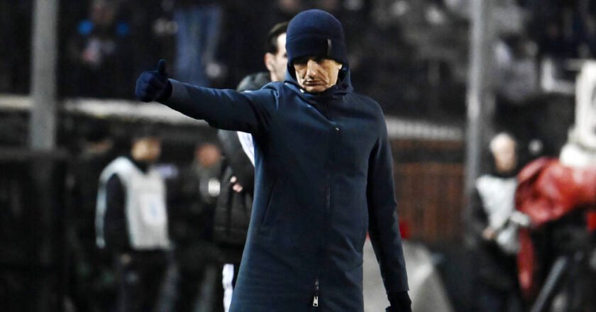 Περήφανος για την προσπάθεια των ποδοσφαιριστών του εμφανίστηκε ο Ραζβάν Λουτσέσκου μετά το 0-0 του ΠΑΟΚ κόντρα στην ΑΕΚ