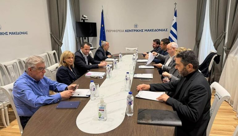 Στην Περιφέρεια Κεντρικής Μακεδονίας βρέθηκε αντιπροσωπεία του ΠΑΟΚ το πρωί της Παρασκευής (13/2), με αφορμή το πρότζεκτ της Νέας Τούμπας