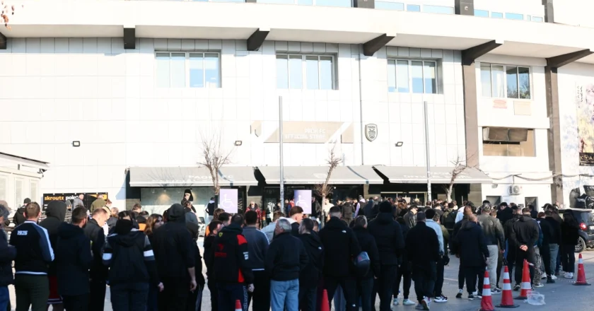 Ουρές στην Τούμπα για την επετειακή φανέλα του ΠΑΟΚ