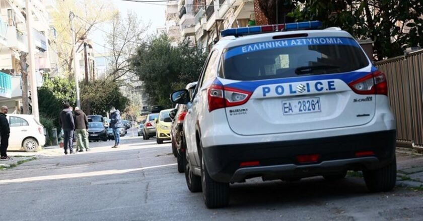 Ο 23χρονος που εμφανίζεται ως βασικός ύποπτος της δολοφονίας του 20χρονου στην Καλαμαριά, παρουσιάστηκε αυτοβούλως στην Αστυνομία με τον δικηγόρο του