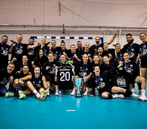 Συγκινητική αφιέρωση από τις Κυπελλούχες του ΠΑΟΚ στον Κλεομένη και τα 7 αετόπουλα