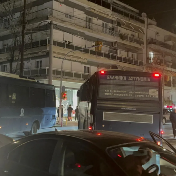 Πορεία οπαδών του ΠΑΟΚ από την Τούμπα στην Καλαμαριά, στο σημείο που δολοφονήθηκε ο 20χρονος Κλεομένης