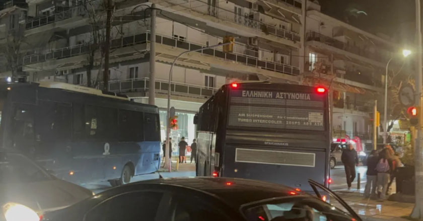 Πορεία οπαδών του ΠΑΟΚ από την Τούμπα στην Καλαμαριά, στο σημείο που δολοφονήθηκε ο 20χρονος Κλεομένης