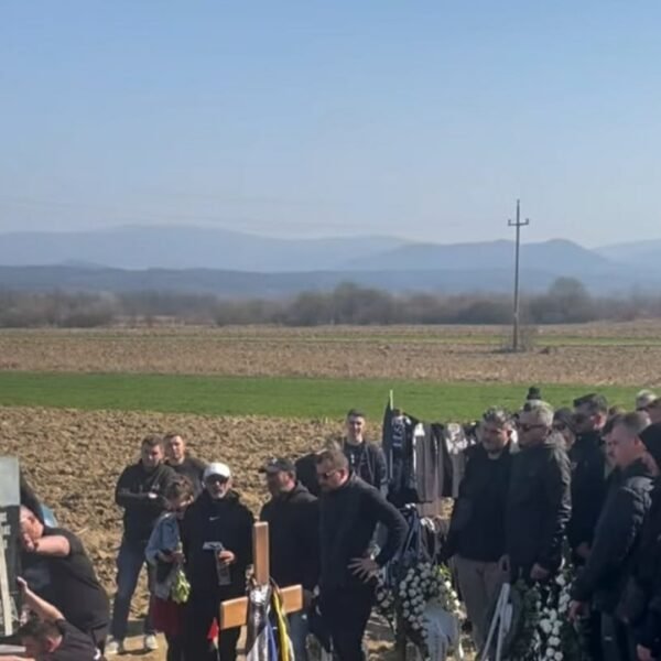 ΣΦ ΠΑΟΚ:Μνημόσυνο και μνημείο για τα αδικοχαμένα αετόπουλα… (video)