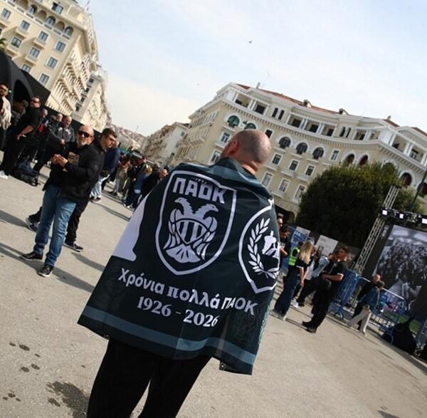Σε γιορτινή διάθεση είναι όλη η Θεσσαλονίκη με τον ΠΑΟΚ να κλείνει έναν αιώνα ζωής