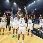 Οι παίκτες του ΠΑΟΚ πανηγύρισαν έξαλλα τη νίκη επί της Μπιλμπάο μαζί με τον κόσμο που κατέκλυσε το Παλατάκι