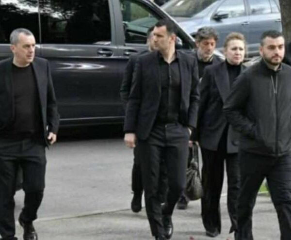 Αντιπροσωπεία του ΠΑΟΚ, με επικεφαλής τον Νίκο Σαββίδη, έδωσε το «παρών» στην κηδεία του Μιρτσέα Λουτσέσκου στο Βουκουρέστι