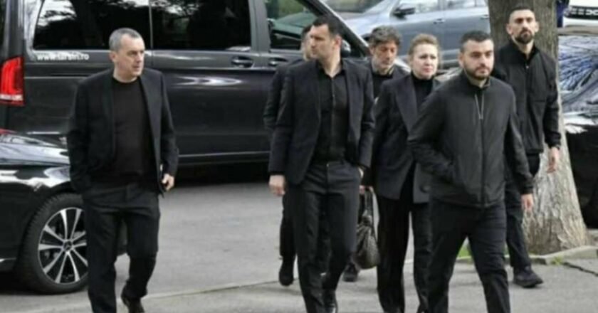 Αντιπροσωπεία του ΠΑΟΚ, με επικεφαλής τον Νίκο Σαββίδη, έδωσε το «παρών» στην κηδεία του Μιρτσέα Λουτσέσκου στο Βουκουρέστι