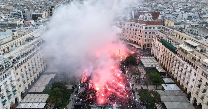ΠΑΟΚ – Εντυπωσιακές εικόνες από τη λαοθάλασσα στην πλατεία Αριστοτέλους