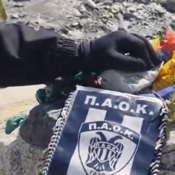 Το λάβαρο του Δικεφάλου, στην ψηλότερη κορυφή του κόσμου…στο Έβερεστ!(βιντεο)