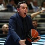 Η παρακάμερα του ΠΑΟΚ από το τελευταίο ματς της σεζόν κατέγραψε τη συγκινητική ομιλία του Παντελή Μπούτσκου στα αποδυτήρια της ομάδας