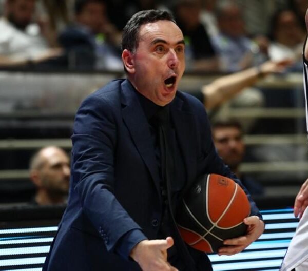 Η παρακάμερα του ΠΑΟΚ από το τελευταίο ματς της σεζόν κατέγραψε τη συγκινητική ομιλία του Παντελή Μπούτσκου στα αποδυτήρια της ομάδας