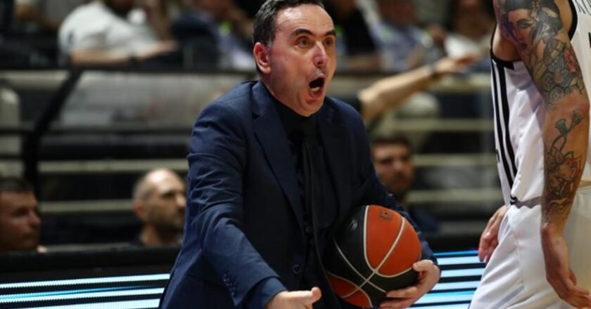 Η παρακάμερα του ΠΑΟΚ κατέγραψε τη συγκινητική ομιλία του Παντελή Μπούτσκου στα αποδυτήρια της ομάδας