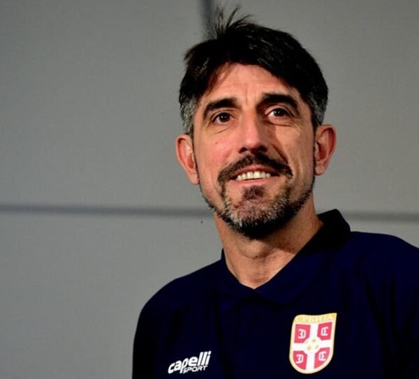 Σύμφωνα με δημοσίευμα της «Mozzartsport», ο ΠΑΟΚ εξετάζει σοβαρά την περίπτωση του Βέλικο Παούνοβιτς, με σκοπό να πάρει τη θέση του Λουτσέσκου