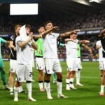 Απογοήτευση για τον αποκλεισμό, αλλά και μήνυμα στήριξης από τον κόσμο του ΠΑΟΚ, όπως αποτυπώθηκε στην παρακάμερα της αναμέτρησης με την Άντερλεχτ