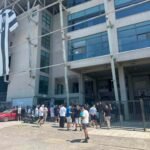 Οργισμένοι οι οπαδοί του ΠΑΟΚ που είναι τώρα στην Τούμπα – Απαιτούν επικοινωνία με Σαββίδη για το θέμα Κωνσταντέλια