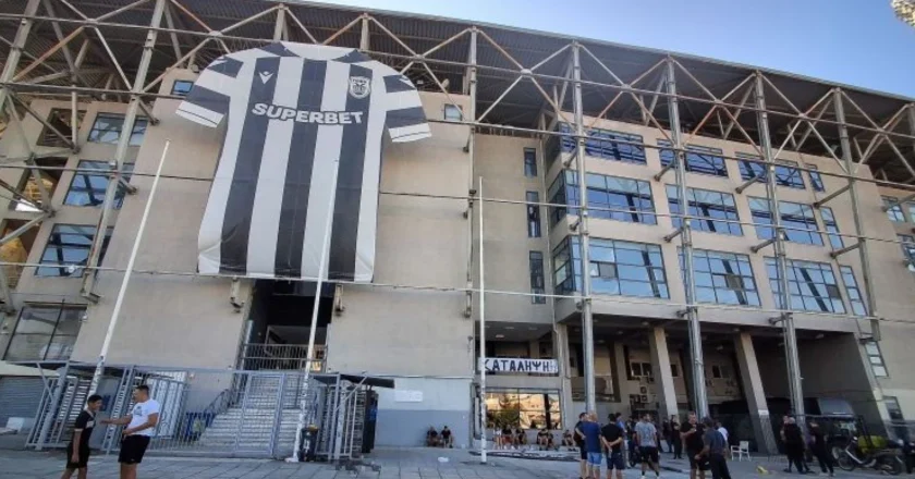 Δεύτερη μέρα κατάληψης στην Τούμπα- Οπαδοί του ΠΑΟΚ από το πρωί έξω από τα γραφεία της ΠΑΕ