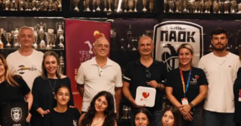 Ο ΠΑΟΚ δίπλα στον ΑΣ ΠΕΡΑ: Δωρεά απινιδωτή στον σύλλογο των Κωνσταντινουπολιτών (βίντεο)