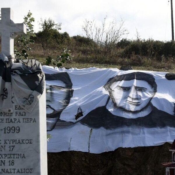 Το μήνυμα του ΠΑΟΚ για τα «αετόπουλα» των Τεμπών: «Αδέρφια, ζείτε, εσείς μας οδηγείτε»
