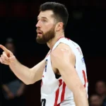 Άλεκ Πίτερς: Μένει ελεύθερος από Αρμάνι και υπογράφει σε ελληνική ομάδα;